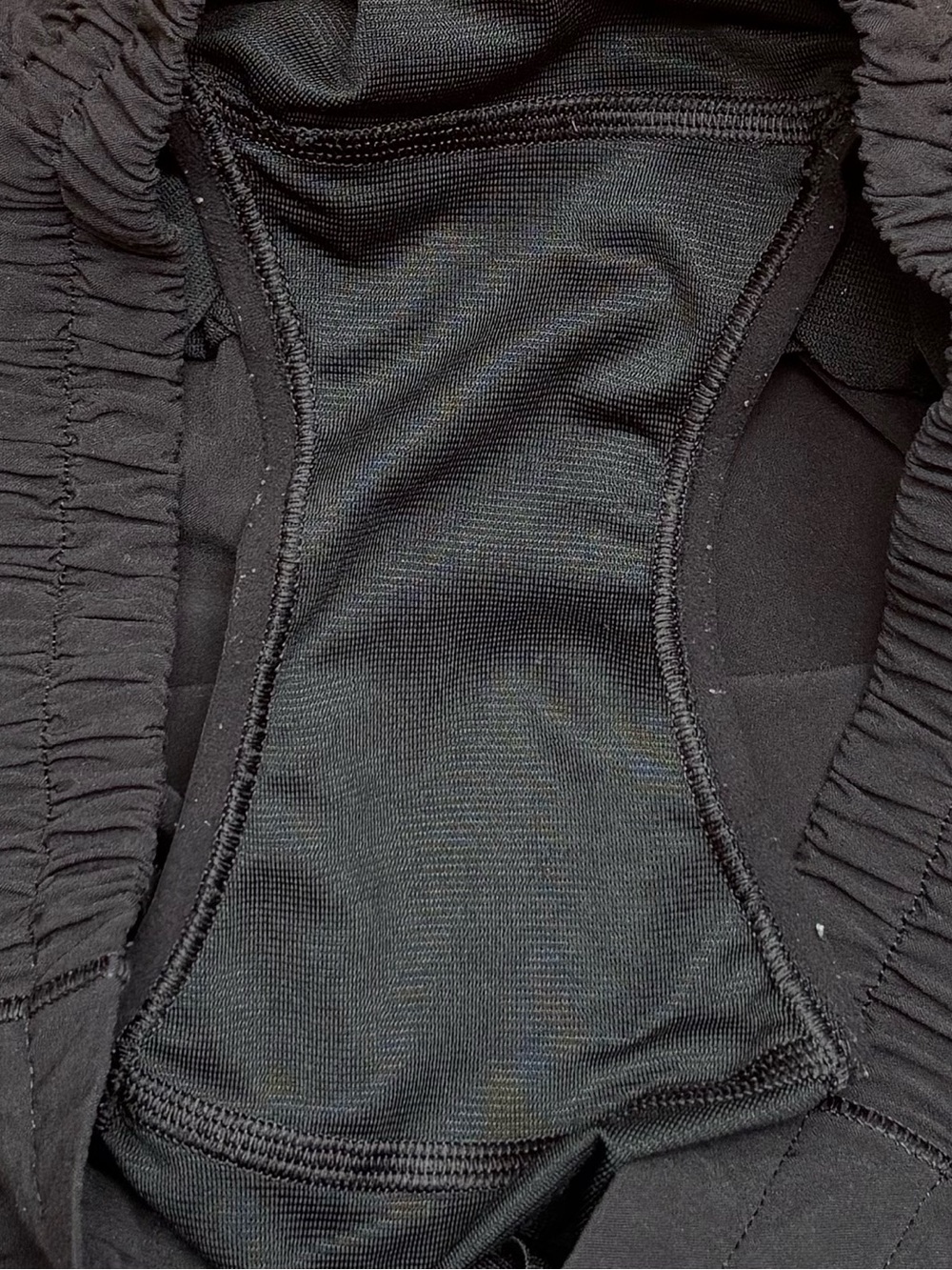 (SOLD) Lululemon Hotty Hot Shorts 4" In Black Size 4 - Picture 4 of 5